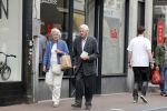Amsterdam 19 juni 2018
Frits Bolkestein met zijn vrouw Femke Boersma op terras en op de utrechtsestraat.