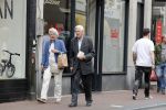 Amsterdam 19 juni 2018
Frits Bolkestein met zijn vrouw Femke Boersma op terras en op de utrechtsestraat.