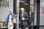 Amsterdam 19 juni 2018
Frits Bolkestein met zijn vrouw Femke Boersma op terras en op de utrechtsestraat.