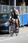 Amsterdam 20 juni 2018
Halina Reijn vertrekt met fiets na bezoek aan Lassus tandartsen.