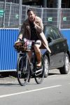 Amsterdam 20 juni 2018
Halina Reijn vertrekt met fiets na bezoek aan Lassus tandartsen.