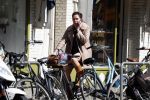 Amsterdam 20 juni 2018
Halina Reijn vertrekt met fiets na bezoek aan Lassus tandartsen.