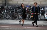 Amsterdam 11 juni 2018
Holly Brood en haar Vriend Soy Kroon dansend op straat