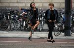 Amsterdam 11 juni 2018
Holly Brood en haar Vriend Soy Kroon dansend op straat