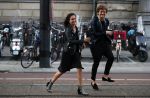 Amsterdam 11 juni 2018
Holly Brood en haar Vriend Soy Kroon dansend op straat