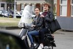 Amsterdam 21 juni 2018
Holly Brood met vriend Soy Kroon op terras en vespa scooter