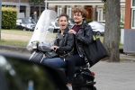 Amsterdam 21 juni 2018
Holly Brood met vriend Soy Kroon op terras en vespa scooter