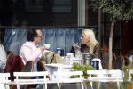 Amsterdam 23 april 2018
Judith Osborn met (een) vriend op straat en op terras bij George in Amsterdam zuid.