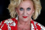 Muiden 18 juni 2018
UITREIKING COSMOQUEEN AWARD 2018 AAN KARIN BLOEMEN EN MARJOLEIN DE JONG door Anita Witzier.