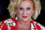 Muiden 18 juni 2018
UITREIKING COSMOQUEEN AWARD 2018 AAN KARIN BLOEMEN EN MARJOLEIN DE JONG door Anita Witzier.