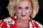 Muiden 18 juni 2018
UITREIKING COSMOQUEEN AWARD 2018 AAN KARIN BLOEMEN EN MARJOLEIN DE JONG door Anita Witzier.