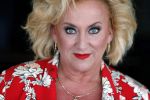 Muiden 18 juni 2018
UITREIKING COSMOQUEEN AWARD 2018 AAN KARIN BLOEMEN EN MARJOLEIN DE JONG door Anita Witzier.