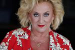Muiden 18 juni 2018
UITREIKING COSMOQUEEN AWARD 2018 AAN KARIN BLOEMEN EN MARJOLEIN DE JONG door Anita Witzier.
