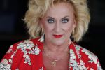 Muiden 18 juni 2018
UITREIKING COSMOQUEEN AWARD 2018 AAN KARIN BLOEMEN EN MARJOLEIN DE JONG door Anita Witzier.