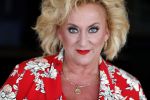 Muiden 18 juni 2018
UITREIKING COSMOQUEEN AWARD 2018 AAN KARIN BLOEMEN EN MARJOLEIN DE JONG door Anita Witzier.