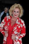Muiden 18 juni 2018
UITREIKING COSMOQUEEN AWARD 2018 AAN KARIN BLOEMEN EN MARJOLEIN DE JONG door Anita Witzier.