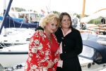 Muiden 18 juni 2018
UITREIKING COSMOQUEEN AWARD 2018 AAN KARIN BLOEMEN EN MARJOLEIN DE JONG door Anita Witzier.