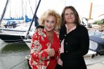 Muiden 18 juni 2018
UITREIKING COSMOQUEEN AWARD 2018 AAN KARIN BLOEMEN EN MARJOLEIN DE JONG door Anita Witzier.
