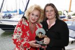 Muiden 18 juni 2018
UITREIKING COSMOQUEEN AWARD 2018 AAN KARIN BLOEMEN EN MARJOLEIN DE JONG door Anita Witzier.