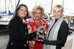 Muiden 18 juni 2018
UITREIKING COSMOQUEEN AWARD 2018 AAN KARIN BLOEMEN EN MARJOLEIN DE JONG door Anita Witzier.
