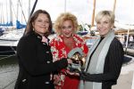 Muiden 18 juni 2018
UITREIKING COSMOQUEEN AWARD 2018 AAN KARIN BLOEMEN EN MARJOLEIN DE JONG door Anita Witzier.