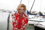Muiden 18 juni 2018
UITREIKING COSMOQUEEN AWARD 2018 AAN KARIN BLOEMEN EN MARJOLEIN DE JONG door Anita Witzier.
