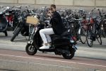 Amsterdam 11 juni 2018
Tim Douwsma op de scooter in het centrum van Amsterdam.