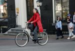 Amsterdam 15 juni 2019
Adelheid Roossen rijdt op haar fiets door het rood stoplicht.