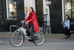 Amsterdam 15 juni 2019
Adelheid Roossen rijdt op haar fiets door het rood stoplicht.