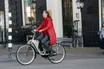 Amsterdam 15 juni 2019
Adelheid Roossen rijdt op haar fiets door het rood stoplicht.