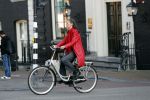 Amsterdam 15 juni 2019
Adelheid Roossen rijdt op haar fiets door het rood stoplicht.