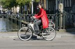 Amsterdam 15 juni 2019
Adelheid Roossen rijdt op haar fiets door het rood stoplicht.