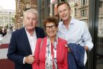 Amsterdam 1 juli 2019
Uitreiking van de Johan Kaart Prijs aan Pierre Bokma in het deLamar theater.
Andre v Duin met Martin en janine v d Ende