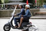 Amsterdam 1 juli 2019
Astrid Joosten met haar nieuwe vriend Rob Peters . Ze vertrokken van het delamar theater (johan Kaartprijs) met hun vespa scooter richting huis.