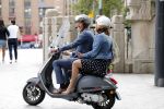 Amsterdam 1 juli 2019
Astrid Joosten met haar nieuwe vriend Rob Peters . Ze vertrokken van het delamar theater (johan Kaartprijs) met hun vespa scooter richting huis.