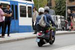 Amsterdam 1 juli 2019
Astrid Joosten met haar nieuwe vriend Rob Peters . Ze vertrokken van het delamar theater (johan Kaartprijs) met hun vespa scooter richting huis.