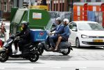 Amsterdam 1 juli 2019
Astrid Joosten met haar nieuwe vriend Rob Peters . Ze vertrokken van het delamar theater (johan Kaartprijs) met hun vespa scooter richting huis.