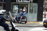 Amsterdam 1 juli 2019
Astrid Joosten met haar nieuwe vriend Rob Peters . Ze vertrokken van het delamar theater (johan Kaartprijs) met hun vespa scooter richting huis.