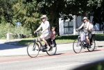 Amsterdam 29 juni 2019
Eddy habbema met vrouw en kleindochter op de fiets.