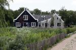 Castricum 13 juni 2019
Henny Huisman wordt geinterviewd door Catherine Keyl bij zijn huis.