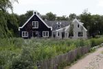 Castricum 13 juni 2019
Henny Huisman wordt geinterviewd door Catherine Keyl bij zijn huis.