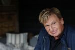 Castricum 13 juni 2019
Henny Huisman wordt geinterviewd door Catherine Keyl bij zijn huis.