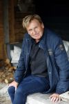 Castricum 13 juni 2019
Henny Huisman wordt geinterviewd door Catherine Keyl bij zijn huis.