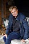 Castricum 13 juni 2019
Henny Huisman wordt geinterviewd door Catherine Keyl bij zijn huis.