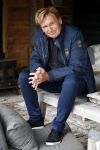 Castricum 13 juni 2019
Henny Huisman wordt geinterviewd door Catherine Keyl bij zijn huis.