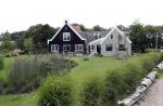 Castricum 13 juni 2019
Henny Huisman wordt geinterviewd door Catherine Keyl bij zijn huis.