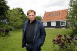 Castricum 13 juni 2019
Henny Huisman wordt geinterviewd door Catherine Keyl bij zijn huis.