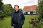Castricum 13 juni 2019
Henny Huisman wordt geinterviewd door Catherine Keyl bij zijn huis.