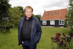 Castricum 13 juni 2019
Henny Huisman wordt geinterviewd door Catherine Keyl bij zijn huis.