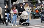 Amsterdam 15 jnui 2019
Jasper Krabbe met zijn vriendin Annemarieke v Drimmelen achter kinderwagen met daarin hun zoon June Lee Rosi.